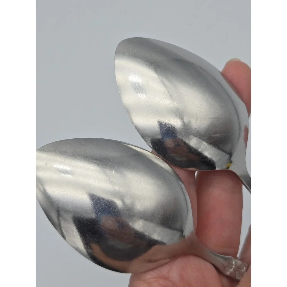 Oneida Community Madrid Stainless 2 Oval‎ Soup Spoons No Black Flatware 6 7/8
